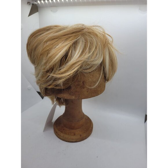 NEW Blonde Strawberry Wigsbuy Short Layered Synthetic Wig With Accessories Set - Picture 8 of 8